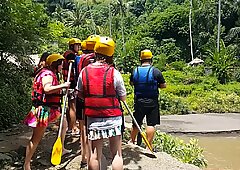 Pussy Flashing at RAFTING Spot among Chinese Tourists # Public NO PANTIES