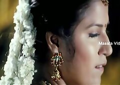 Shruthi mahotras Juicy Navel in low hip saree