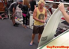 Pawnbrokers spitroasting jock in amateur trio