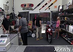 Dilettante cutie show her curves